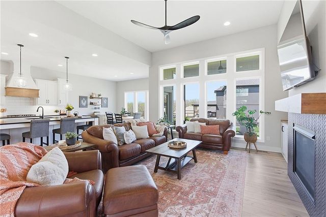 18120 N Peach Blossom Drive, Platte City, MO 64079