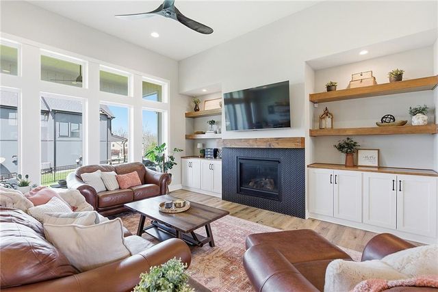 18120 N Peach Blossom Drive, Platte City, MO 64079
