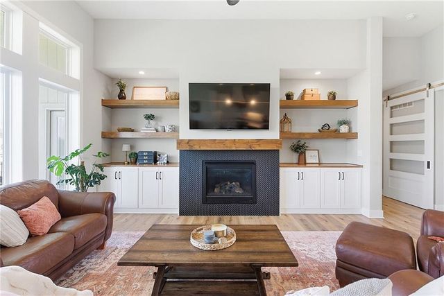 18120 N Peach Blossom Drive, Platte City, MO 64079