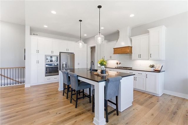 18120 N Peach Blossom Drive, Platte City, MO 64079