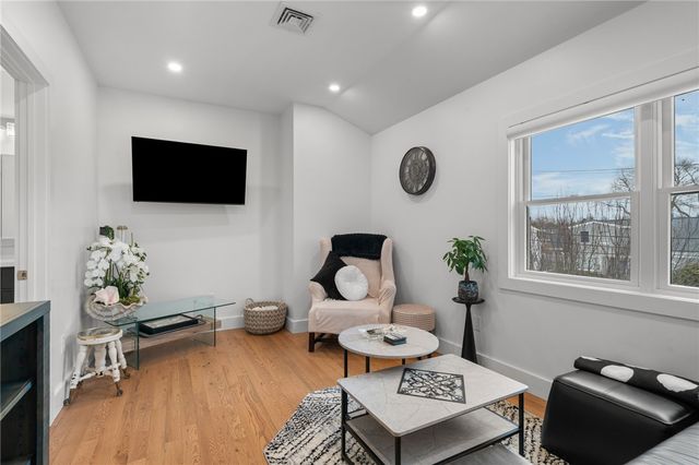 97 Eustis Avenue 2, Newport, RI 02840