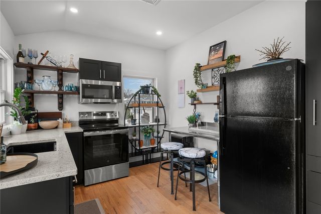 97 Eustis Avenue 2, Newport, RI 02840