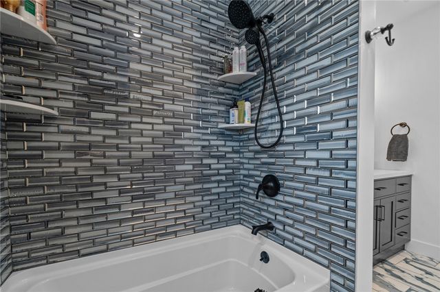 97 Eustis Avenue 2, Newport, RI 02840