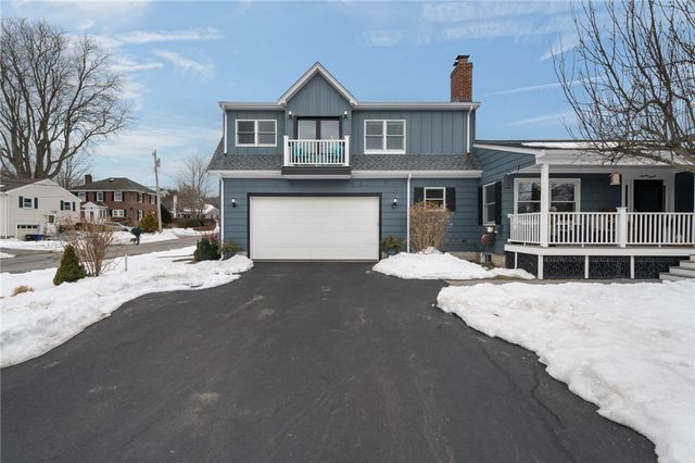 97 Eustis Avenue 2, Newport, RI 02840