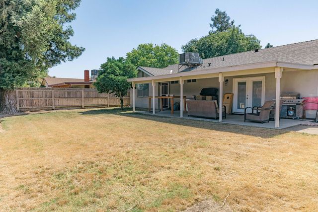 434 Fallbrook Court, Tulare, CA 93274