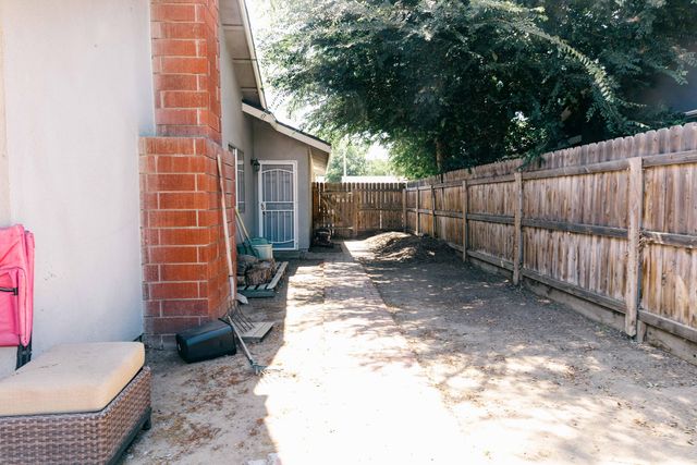 434 Fallbrook Court, Tulare, CA 93274