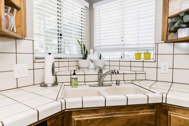 434 Fallbrook Court, Tulare, CA 93274