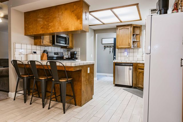 434 Fallbrook Court, Tulare, CA 93274