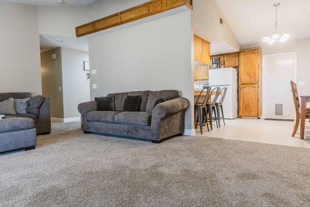 434 Fallbrook Court, Tulare, CA 93274