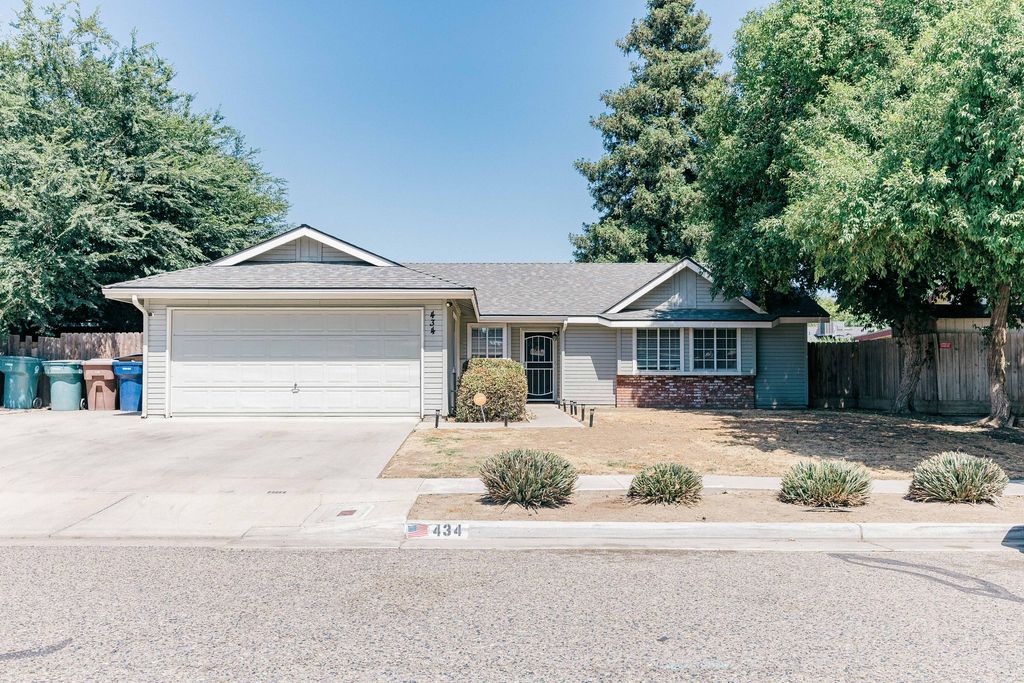 434 Fallbrook Court, Tulare, CA 93274