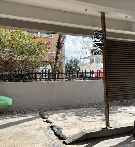 2500 NE 135 502, North Miami, FL 33181