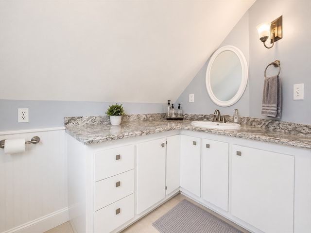 38 Veranda Ave, Tewksbury, MA 01876