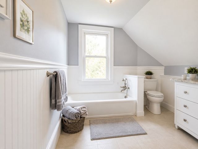 38 Veranda Ave, Tewksbury, MA 01876