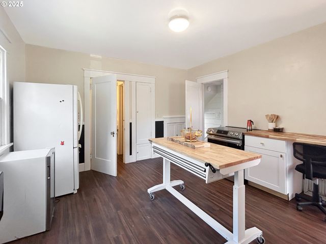 4585 LEIF ERIKSON Dr, Astoria, OR 97103