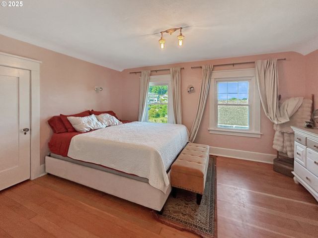 4585 LEIF ERIKSON Dr, Astoria, OR 97103