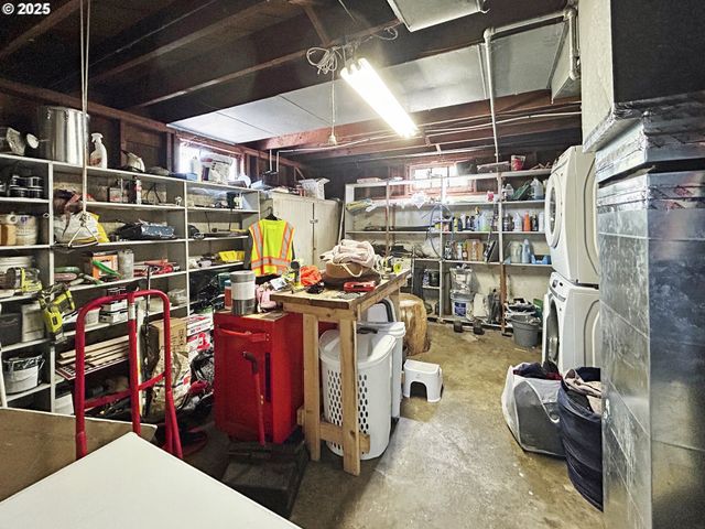 4585 LEIF ERIKSON Dr, Astoria, OR 97103