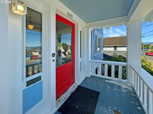 4585 LEIF ERIKSON Dr, Astoria, OR 97103