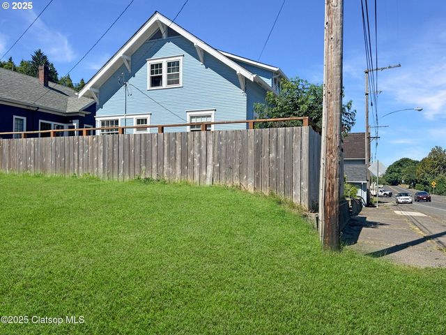 4585 LEIF ERIKSON Dr, Astoria, OR 97103