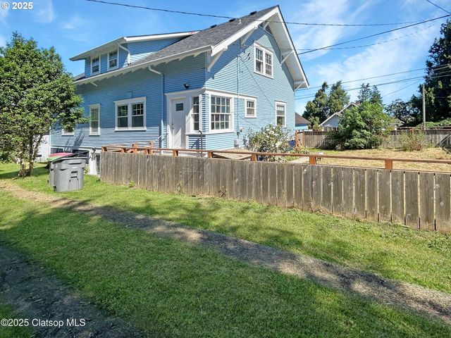 4585 LEIF ERIKSON Dr, Astoria, OR 97103