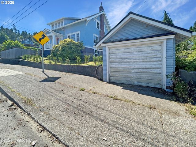 4585 LEIF ERIKSON Dr, Astoria, OR 97103