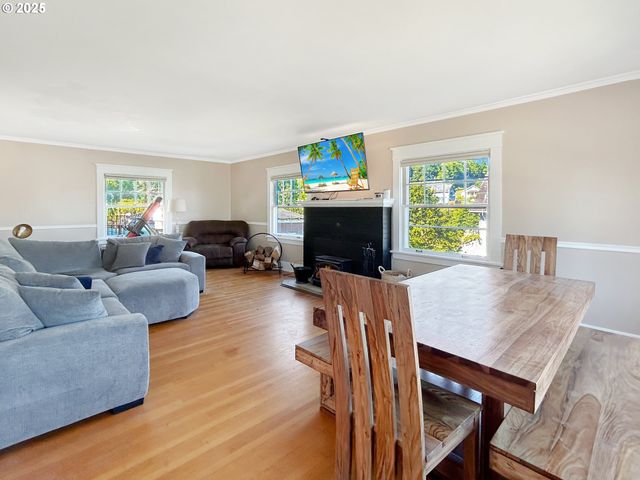 4585 LEIF ERIKSON Dr, Astoria, OR 97103