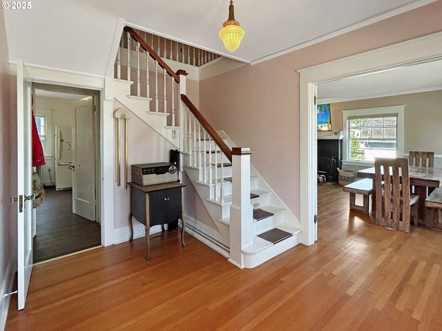 4585 LEIF ERIKSON Dr, Astoria, OR 97103