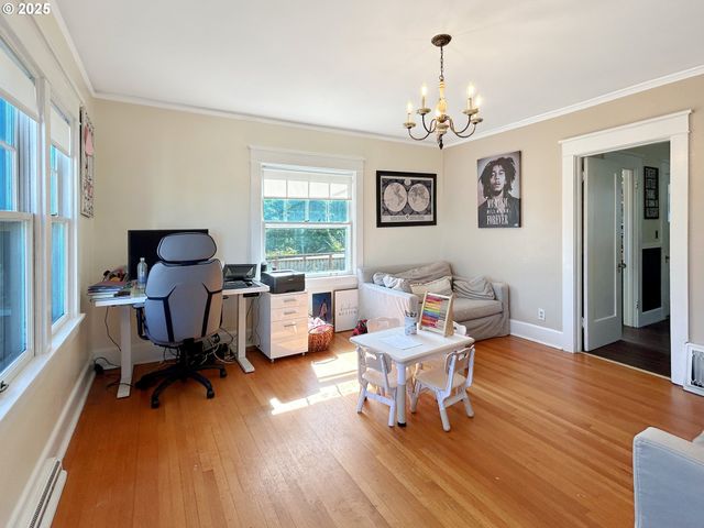 4585 LEIF ERIKSON Dr, Astoria, OR 97103
