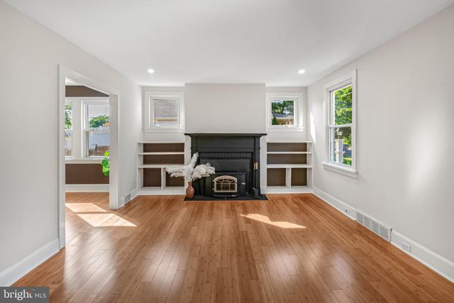 6 BUTTS AVE, Bordentown, NJ 08505