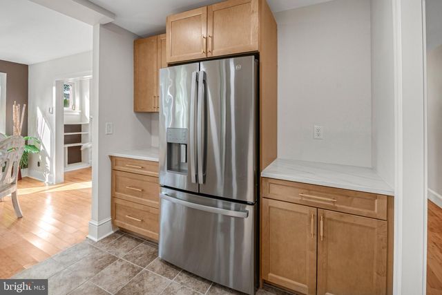 6 BUTTS AVE, Bordentown, NJ 08505