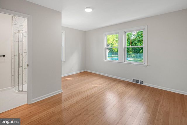 6 BUTTS AVE, Bordentown, NJ 08505