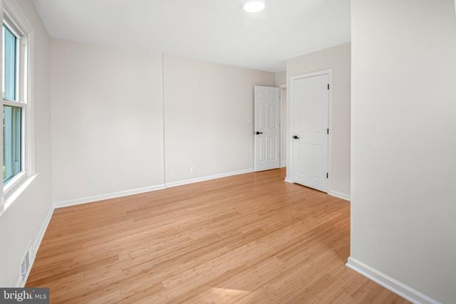 6 BUTTS AVE, Bordentown, NJ 08505
