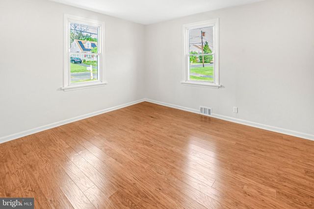 6 BUTTS AVE, Bordentown, NJ 08505