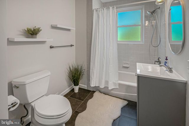 6 BUTTS AVE, Bordentown, NJ 08505