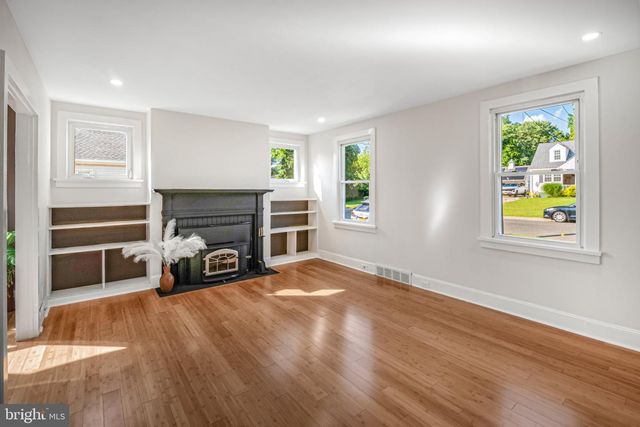 6 BUTTS AVE, Bordentown, NJ 08505