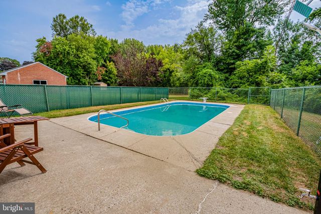 6 BUTTS AVE, Bordentown, NJ 08505