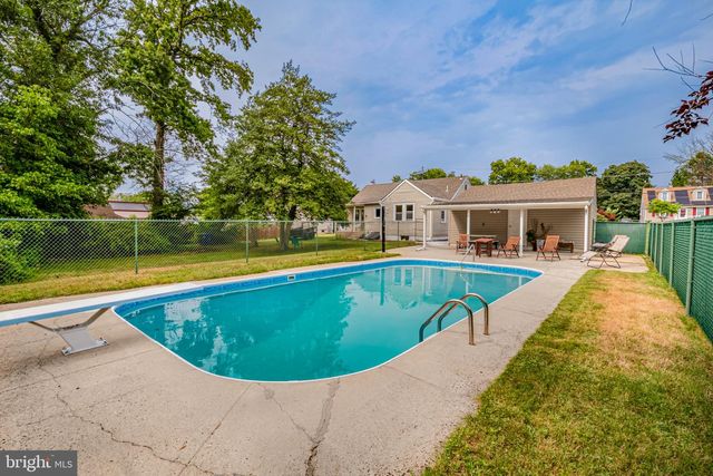 6 BUTTS AVE, Bordentown, NJ 08505