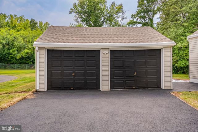 6 BUTTS AVE, Bordentown, NJ 08505