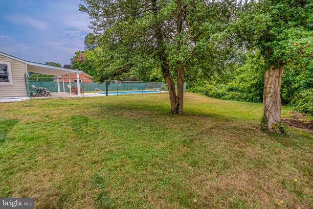 6 BUTTS AVE, Bordentown, NJ 08505