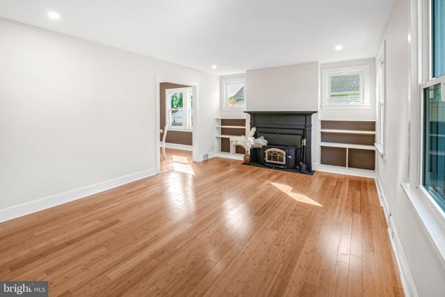 6 BUTTS AVE, Bordentown, NJ 08505