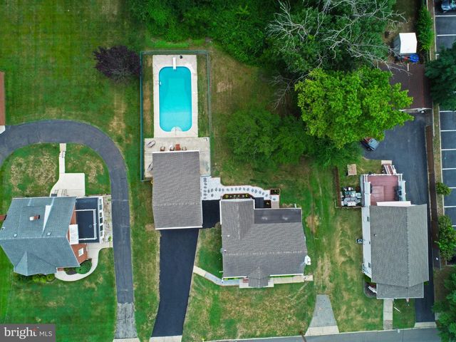 6 BUTTS AVE, Bordentown, NJ 08505