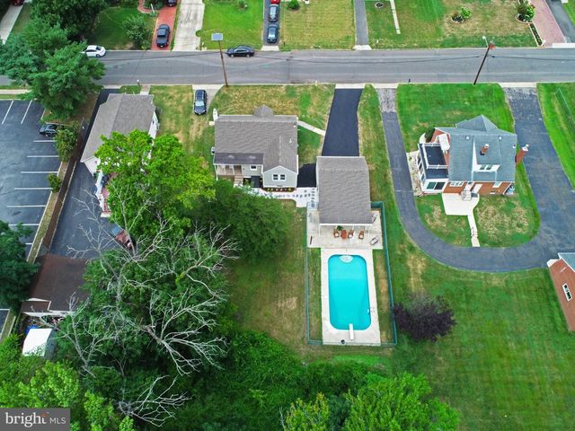 6 BUTTS AVE, Bordentown, NJ 08505