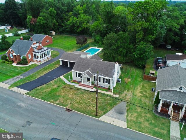 6 BUTTS AVE, Bordentown, NJ 08505