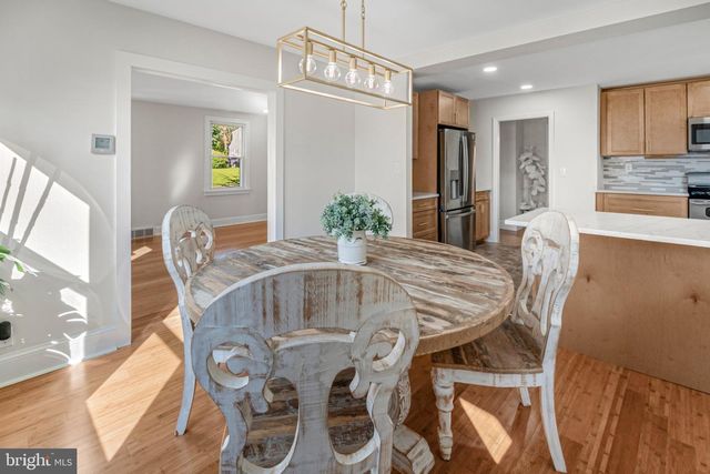 6 BUTTS AVE, Bordentown, NJ 08505