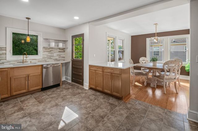 6 BUTTS AVE, Bordentown, NJ 08505
