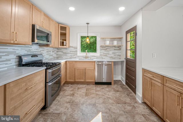 6 BUTTS AVE, Bordentown, NJ 08505