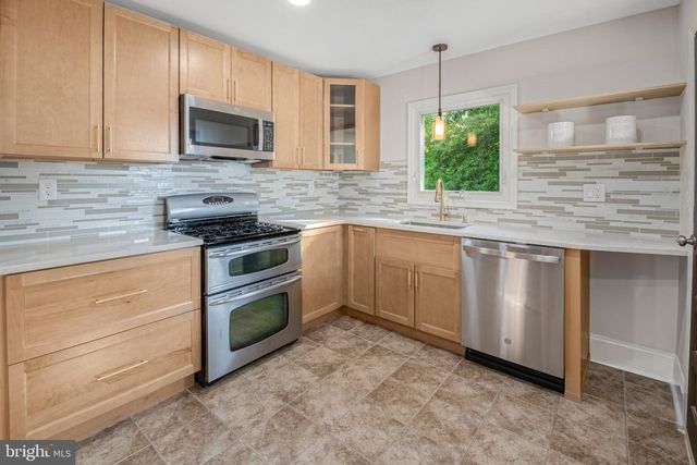 6 BUTTS AVE, Bordentown, NJ 08505