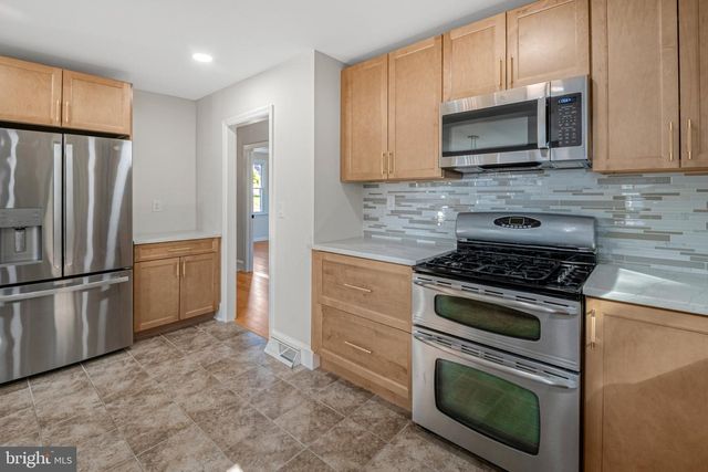 6 BUTTS AVE, Bordentown, NJ 08505