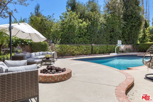 222 Dickenson Avenue, Newbury Park (thousand Oaks), CA 91320