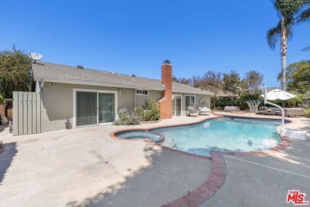 222 Dickenson Avenue, Newbury Park (thousand Oaks), CA 91320