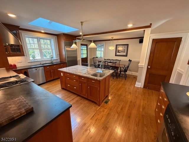 27 Maple Ter, Maplewood Twp., NJ 07040